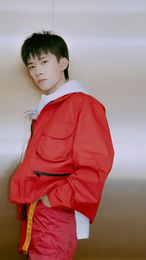 易烊千玺可爱帅气写真手机壁纸