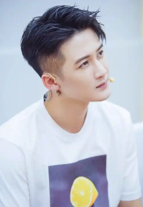 有颜值有实力,参演了许多优秀的作品,他怎么就火不了?