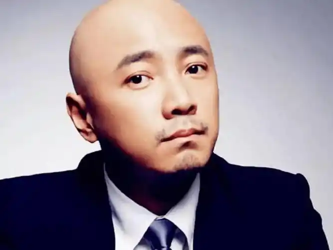 同为男星"光头造型",贾乃亮帅气,徐峥自然,鹿晗瞬间成宝宝!