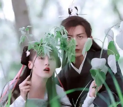 成毅袁冰妍这对"前荧幕情侣",在事业发展上都有短板,是巧合?