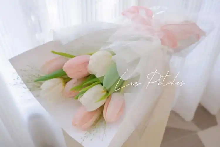 郁金香花束人间水蜜桃