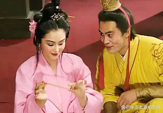 关羽奉曹操之命月下斩貂蝉:此事有四个版本,哪个版本接近史实?