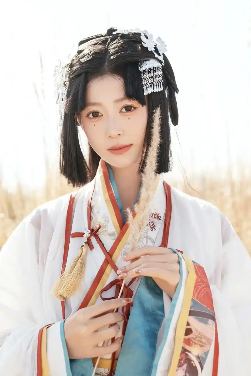 甜系少女.#国风古韵 #汉服小姐姐 #甜系女孩 #写真约拍  - 抖音