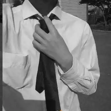 白衬衫男生头像你有一种让人看了就想拥抱的感觉