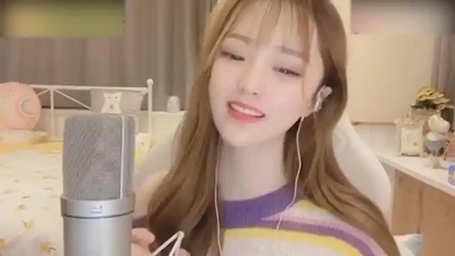 网红思思火了!烟嗓翻唱《酒醉的蝴蝶》好听炸了,声音直击人心