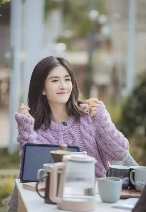 张杰粉丝发文诅咒谢娜,语言恶毒没法看,谢娜超话主持人呼吁粉丝举报