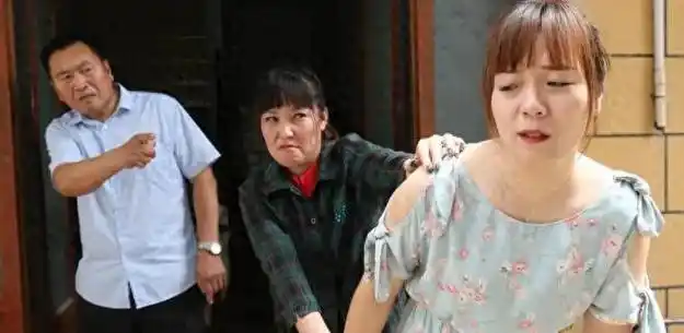 妻子生病早睡,男闺蜜发来:"想你了"丈夫替妻回复:他今晚不在|李磊|表