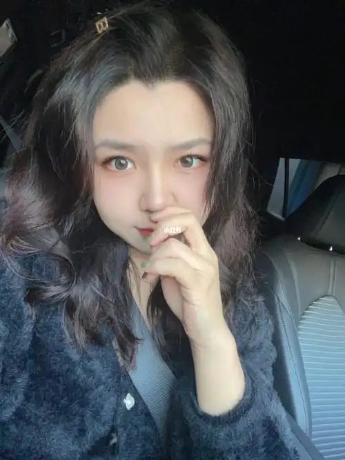 曾经很不喜欢我的美人尖还用激光脱毛打过,不过幸好没完全打掉,因为我