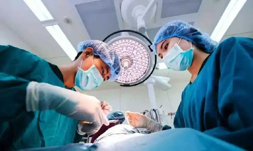 为什么用布蒙着患者,通过一个洞去手术?很多人只知其一不知其二