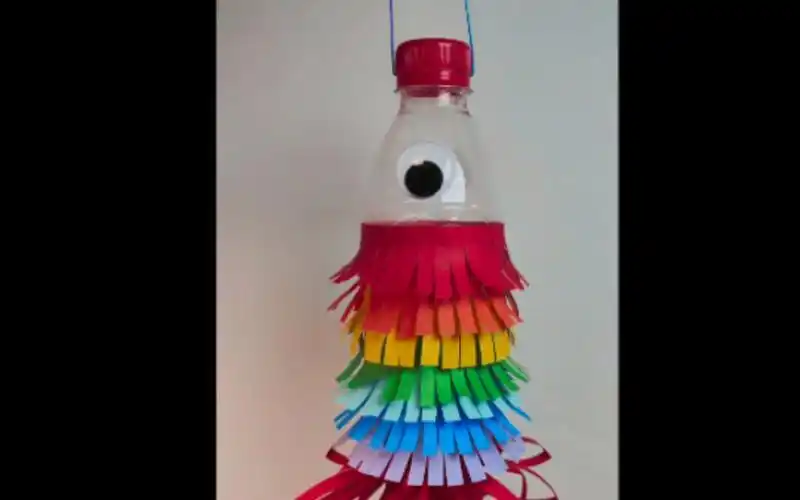 饮料瓶做元宵手工灯笼,可爱的小鱼灯笼手工作业完成啦
