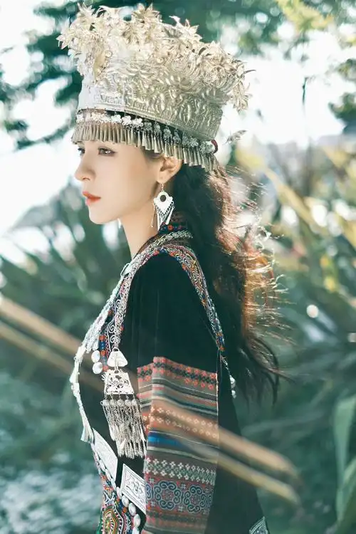 张予曦苗疆造型