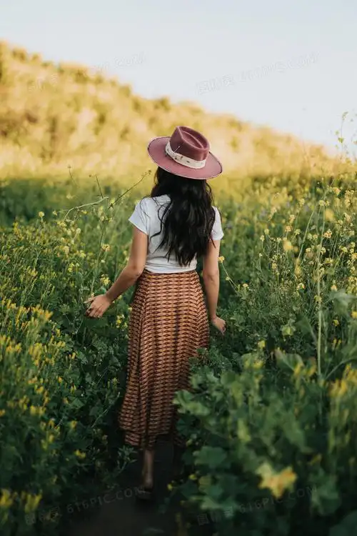 花丛美女背影图片 花丛美女背影图片大全
