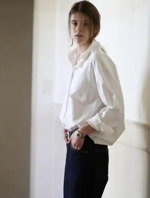 简约时髦:4个白衬衫搭配技巧,让你气质倍增