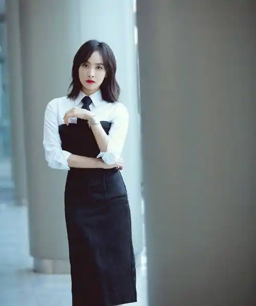 宋茜领带修长连衣裙优雅写真