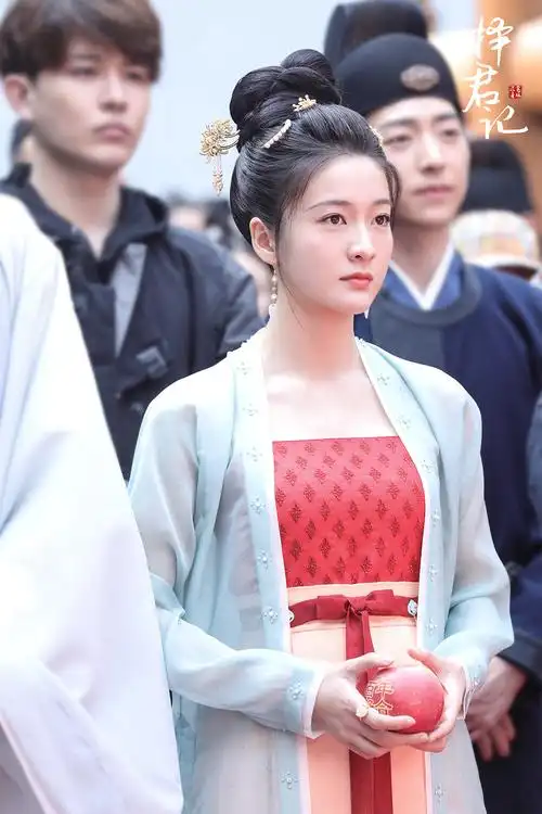 张雪迎择君记官宣古代喜剧人版名媛凡尔赛招亲