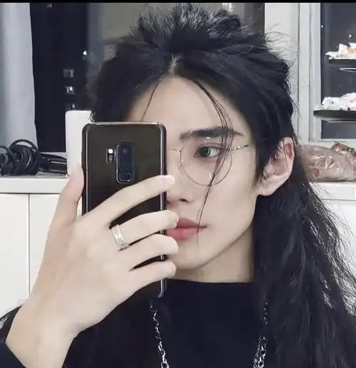 安徽某高校一男生证件照走红,颜值引无数女生倾心:美得雌雄难辨  第3