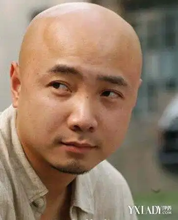 短发光头男图片四款个性男士光头发型