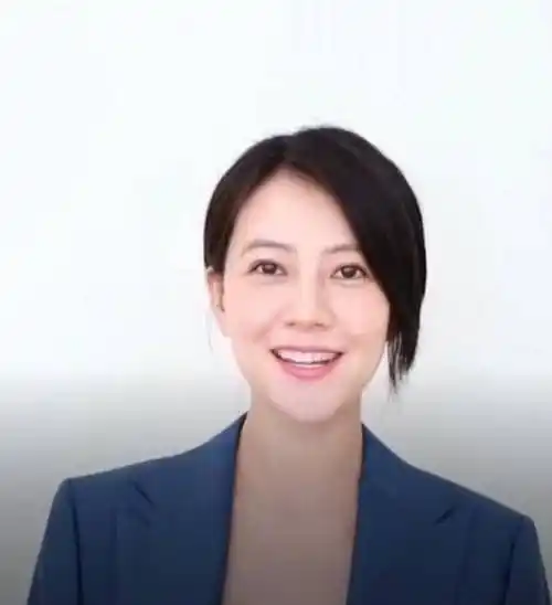 高圆圆怀孕后首露面鼻子变大了一圈