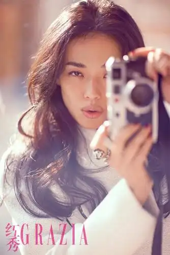 舒淇清新优雅,你清丽秀雅的脸上荡漾着春天般美丽的笑容