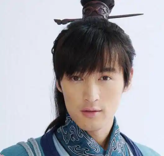 古代男子立冠之后,多梳一种发型,这个发式就是四方髻,然后再根据自己