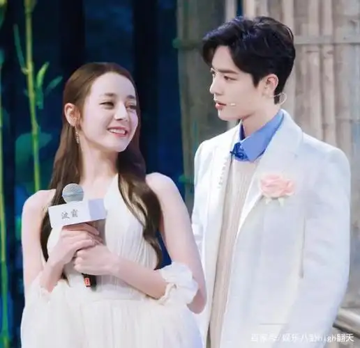 《余生》播放量刚破亿,肖战又与热巴穿情侣装,"战地夫妇"来了