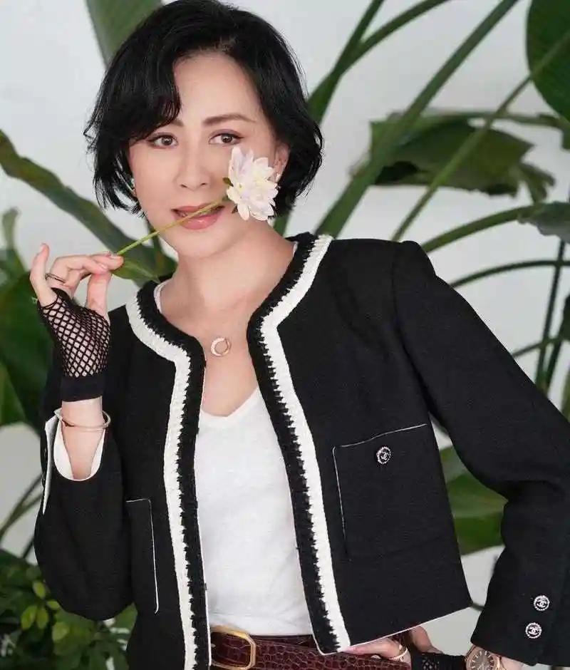 刘嘉玲分享近照,55岁还能保持这颜值很厉害[悠闲]