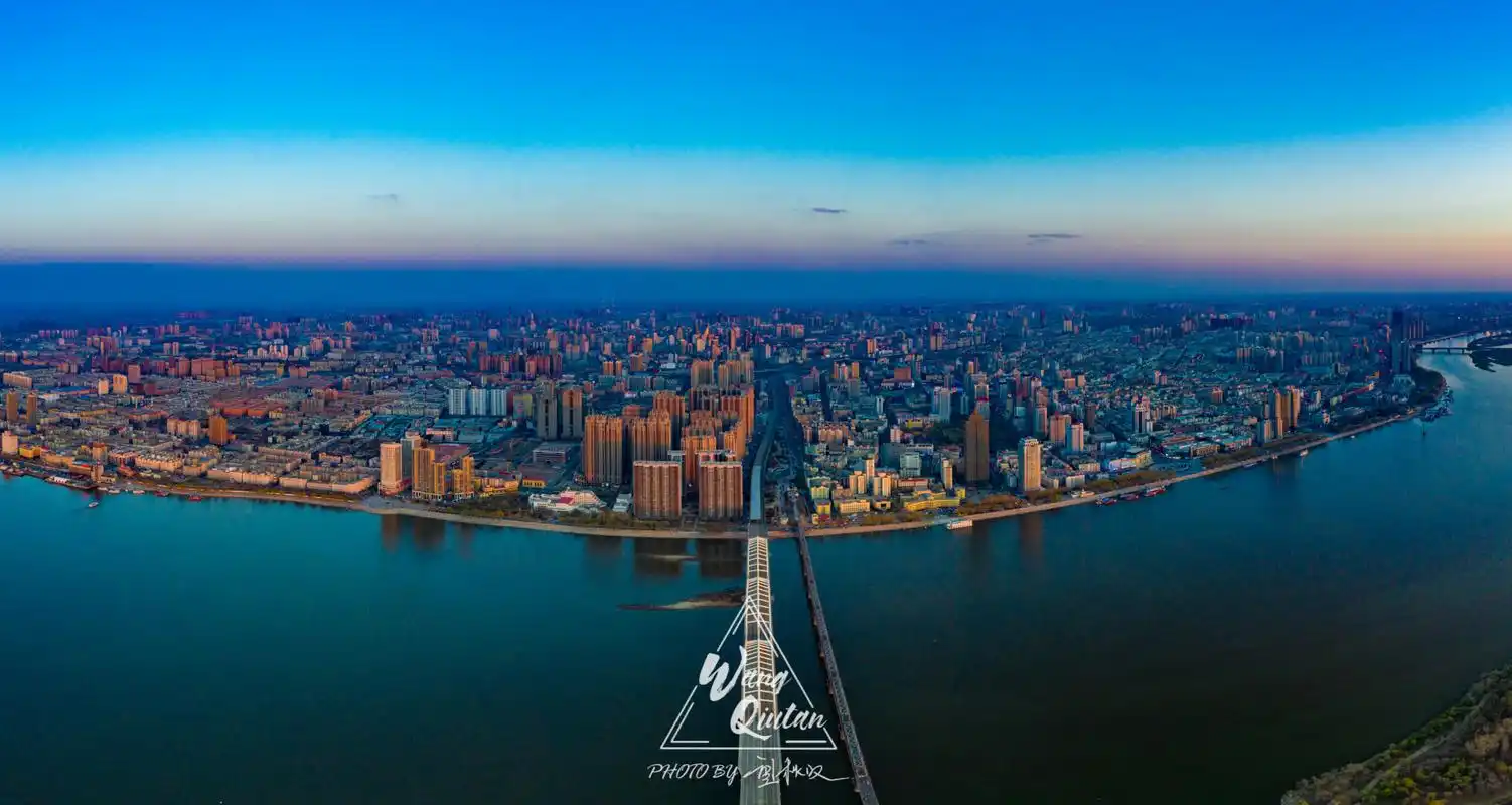 原创五一去哪儿玩?松花江畔赏北国最美夜景,姐妹桥看尽百年沧桑