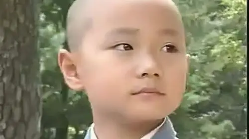 而曹骏作为昔日的童星,曾是一代人童年的回忆,曾出演过《真命小和尚》