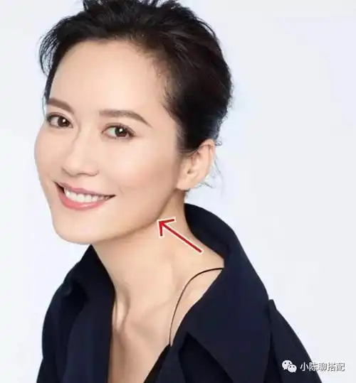 50岁的俞飞鸿比20岁还美高颧骨女人怎么能像她一样美出女神范