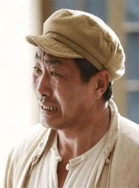 2003年,杜源在电视剧《玉观音》中出演了缉毒队长一角.