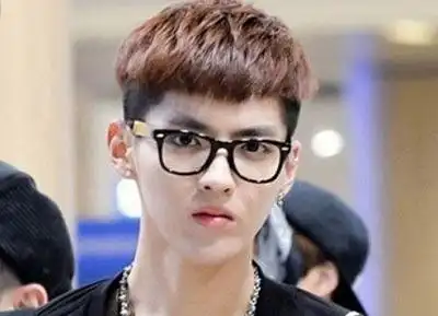 男生锅盖头发型:帅气时尚凸显潮男味道锅盖头