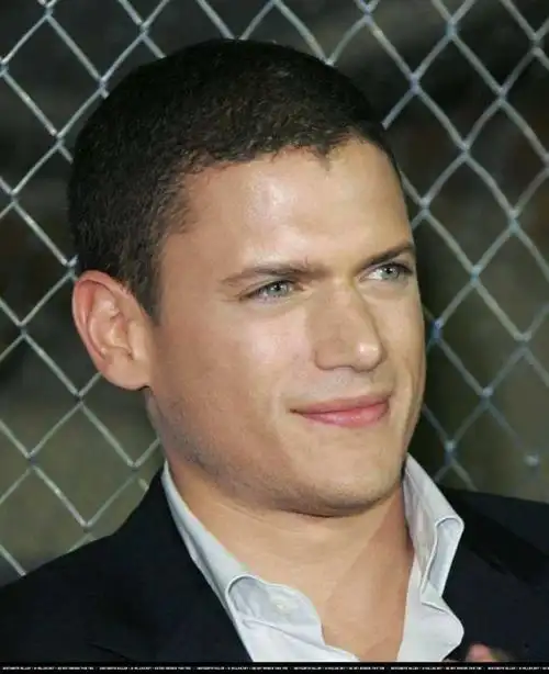 米勒的祖母是黑人,米勒的父亲还有英国/德国血统(不知是祖父还是祖母