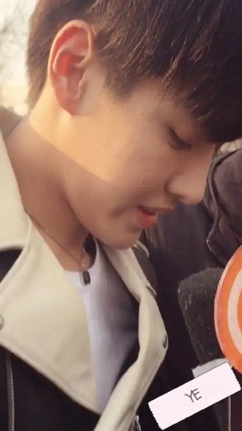 想在你的鼻子上滑滑梯#近距离感受吴亦凡的五官:完美扛住素颜 生图