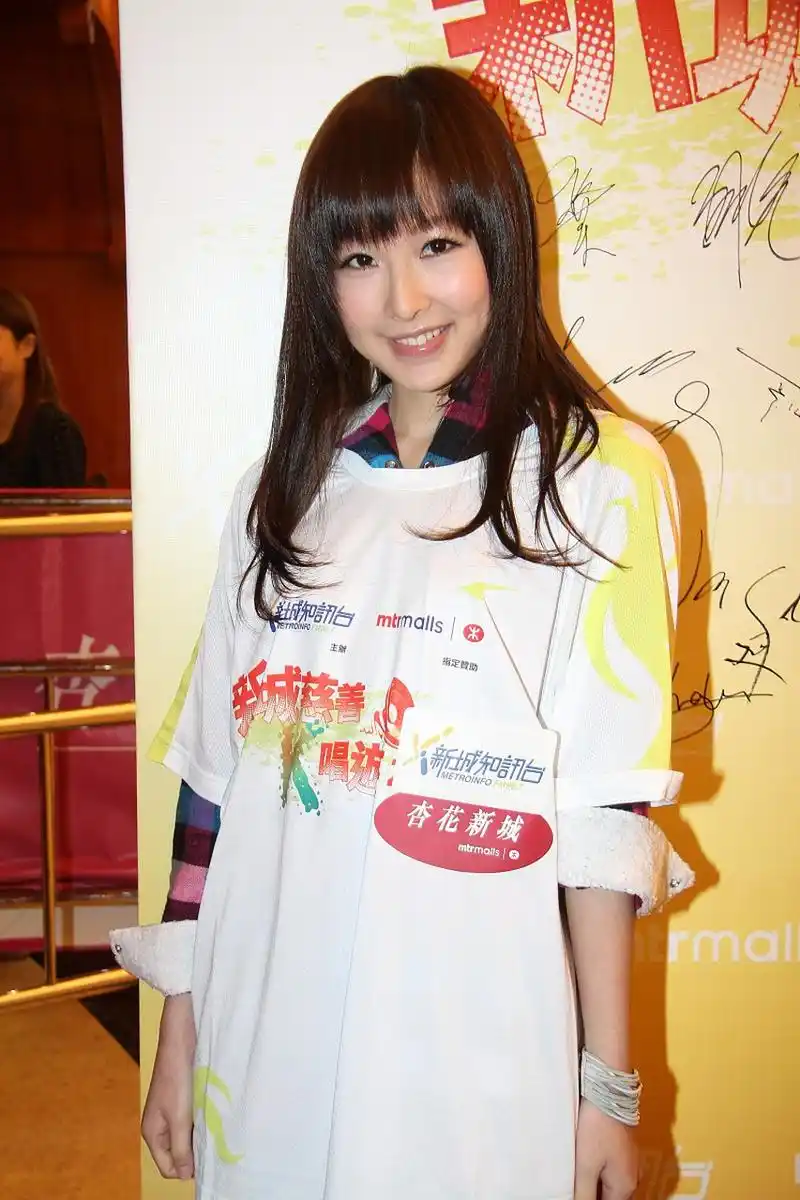 何超莲的好闺蜜詹子晴也在社交平台发文,分享参加婚礼的喜悦,原本挺