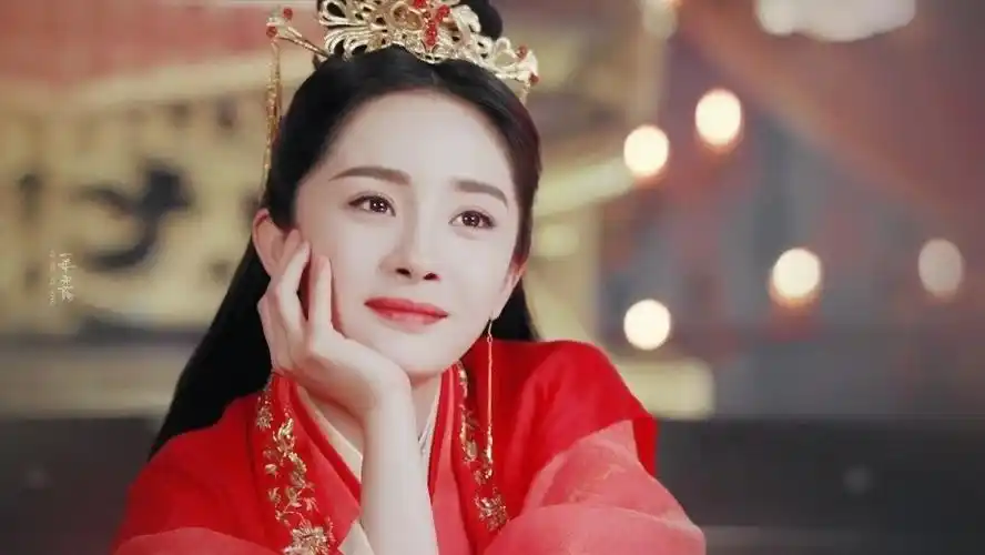 杨幂饭修一袭红衣震慑天下