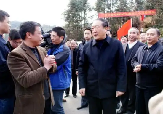 媒体数十名在任官员卷入副国级老虎苏荣案