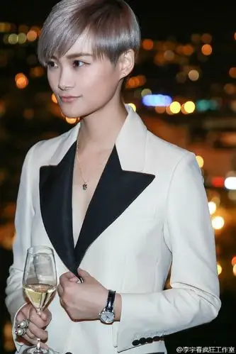 李宇春黑天鹅##李宇春二次元##李宇春