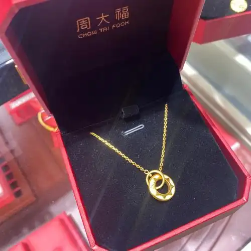 周大福福牌项链