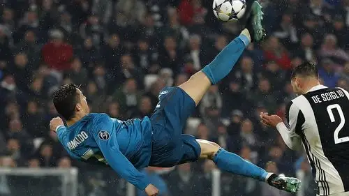 多角度重温c罗惊世倒钩