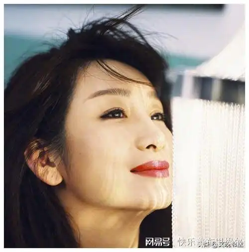 事实证明45岁最丑影后秦海璐已经走上了另一条道路