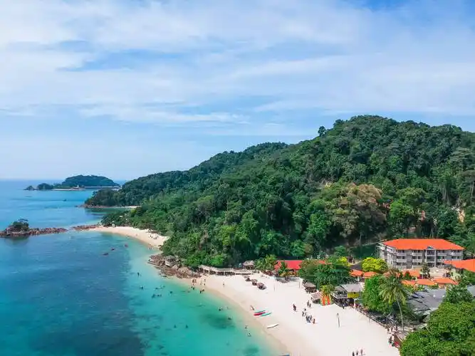 发布会上表示,这一举措是为了吸引更多的中国游客前往马来西亚旅游