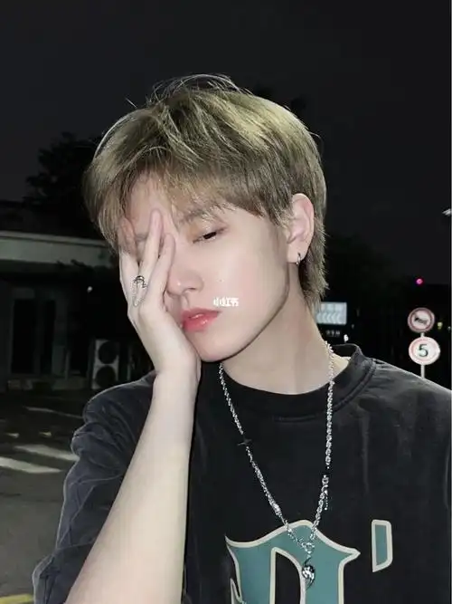 男生显白发色 亚麻灰