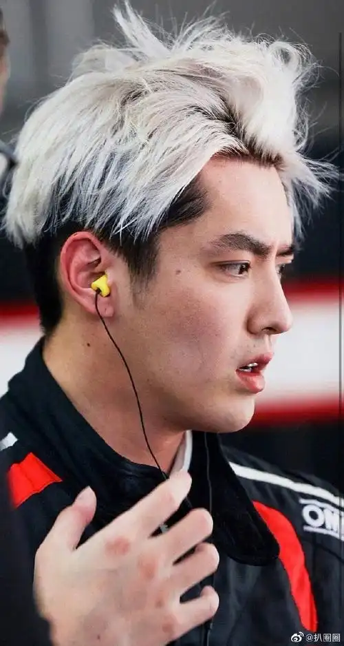 吴亦凡侧脸生图