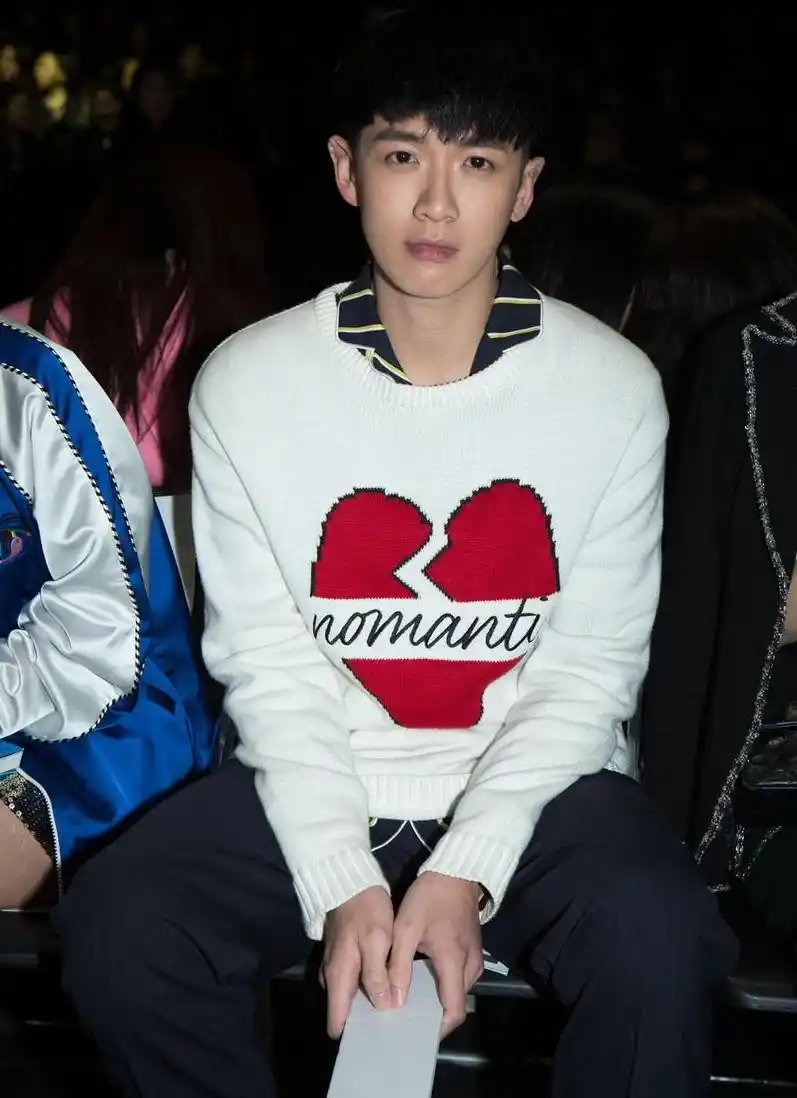 柯震东亮相首尔时装周