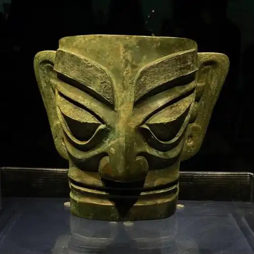 来看三星堆的大面具啦