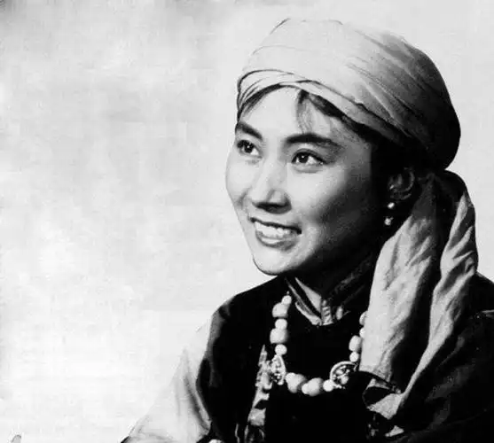 老演员袁霞三次穿军装两次进八一厂曾为演戏丢下年幼女儿