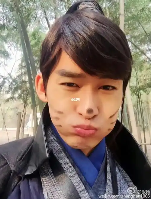 看到这幕居然想到张翰笑死了哈哈哈哈哈哈哈哈哈哈哈哈#张翰表情包