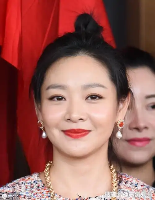 她是我的体育老师最有女人味的一位身材好的令人羡慕