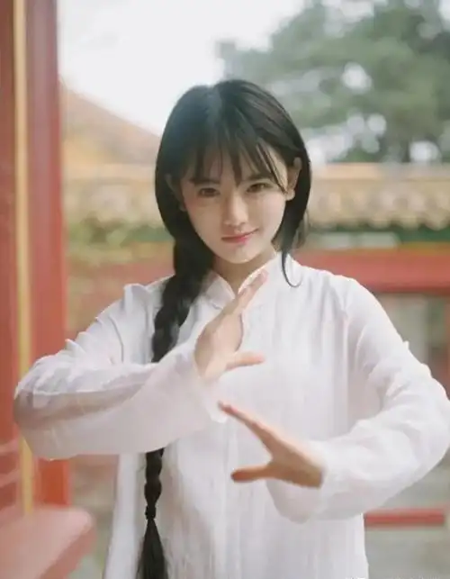 初代网红南笙结婚了,想当年大家都用她的照片当头像,祝福!