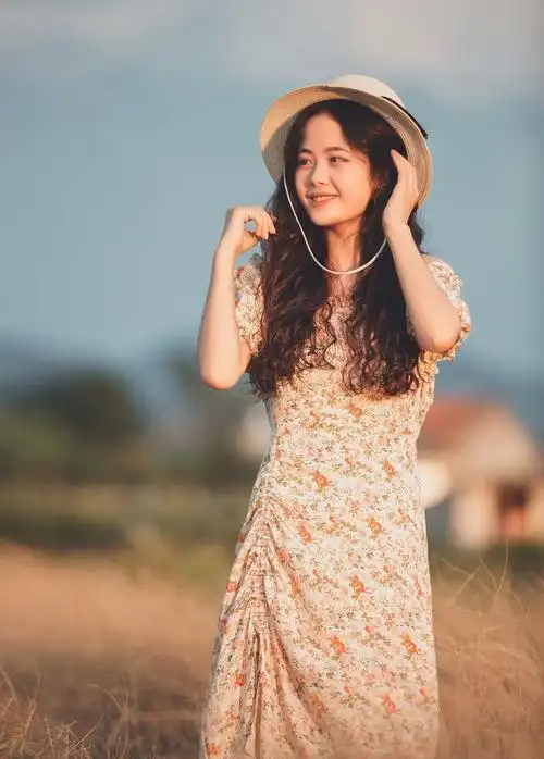 摆姿势,要自然,而错误的示例图,不自然以外,也很怪异,摆姿势的人也会